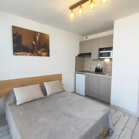 23, Héliopolis L, Village Naturiste, Agde