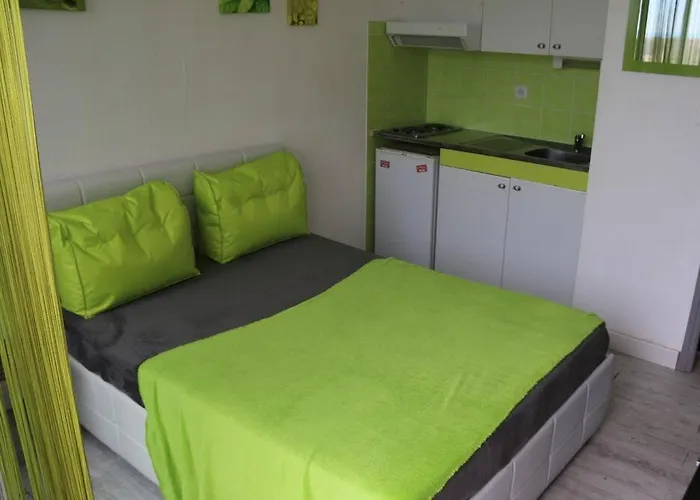 23, Héliopolis L, Village Naturiste, * Agde